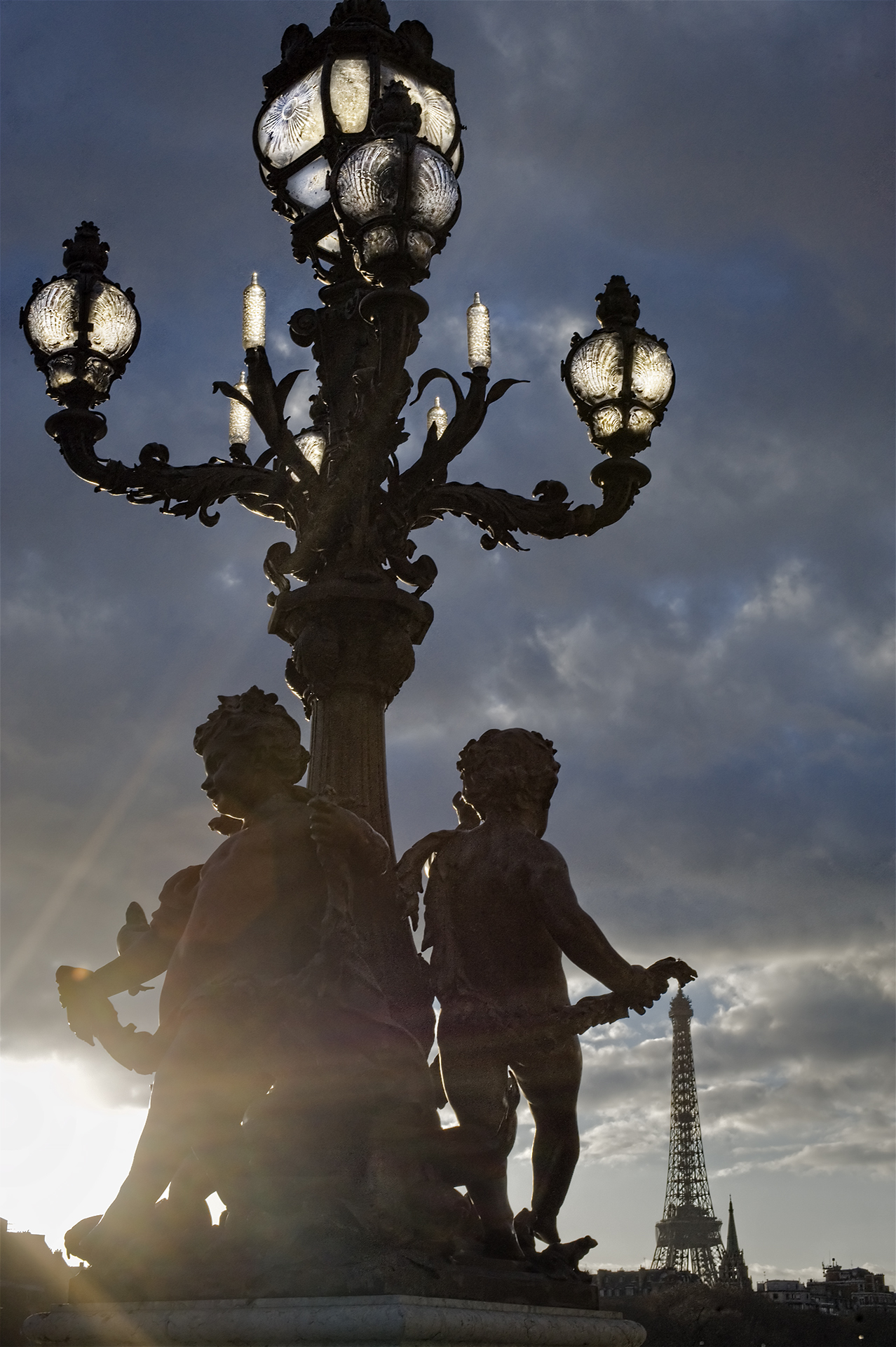 Photo of light on Pont Alexandre